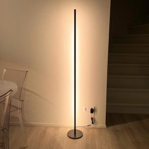 Strak en sfeervol: LETT® dimbare vloerlamp