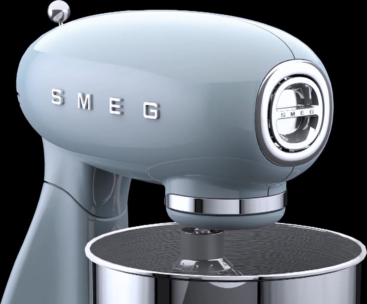 SMEG SMF03CREU test: keukenmachine kneedt brooddeeg krachtig