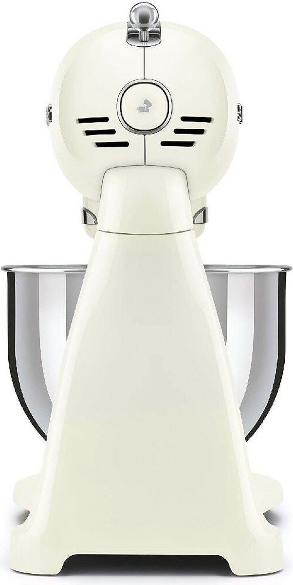 SMEG SMF03CREU test: keukenmachine kneedt brooddeeg krachtig