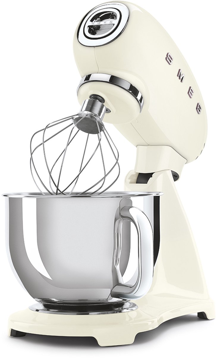 SMEG SMF03CREU test: keukenmachine kneedt brooddeeg krachtig