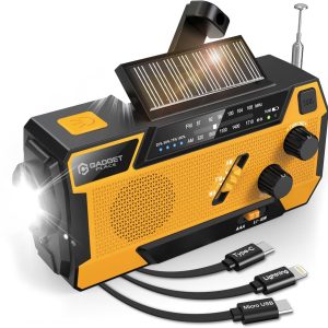 Gadgetplace Noodradio met SOS Alarm en 3 ingebouwde Kabels - Solar Opwindbaar - Draagbare Survival Radio Noodpakket - Powerbank Zonneenergie review: noodstroom bij stroomuitval