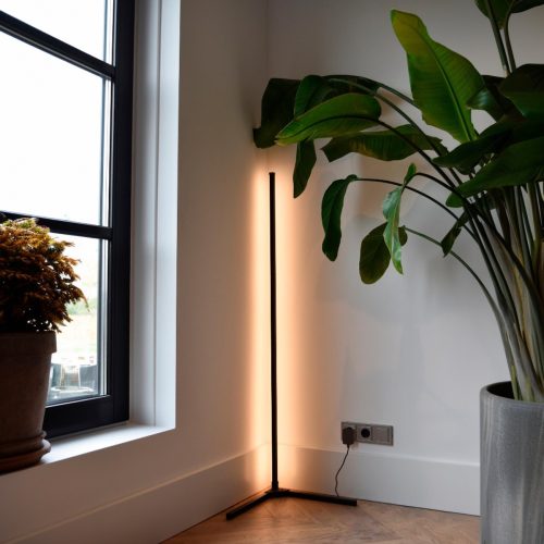 Review: Calex Slimme LED Wifi Hoeklamp — RGB & dimbaar